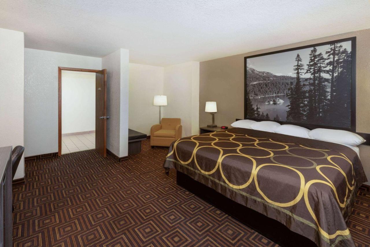 Super 8 By Wyndham Seguin Hotel Luaran gambar