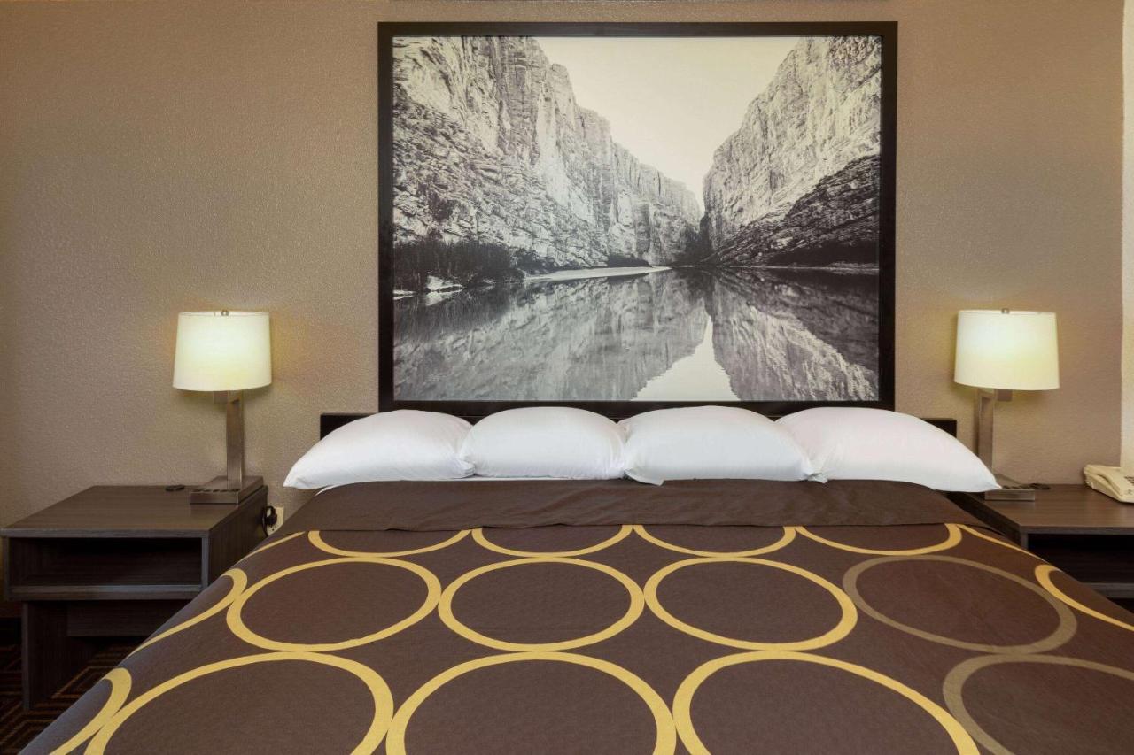 Super 8 By Wyndham Seguin Hotel Luaran gambar