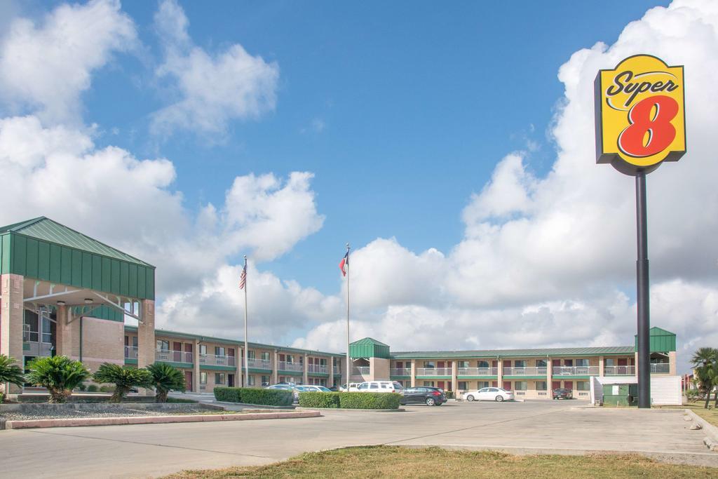 Super 8 By Wyndham Seguin Hotel Luaran gambar