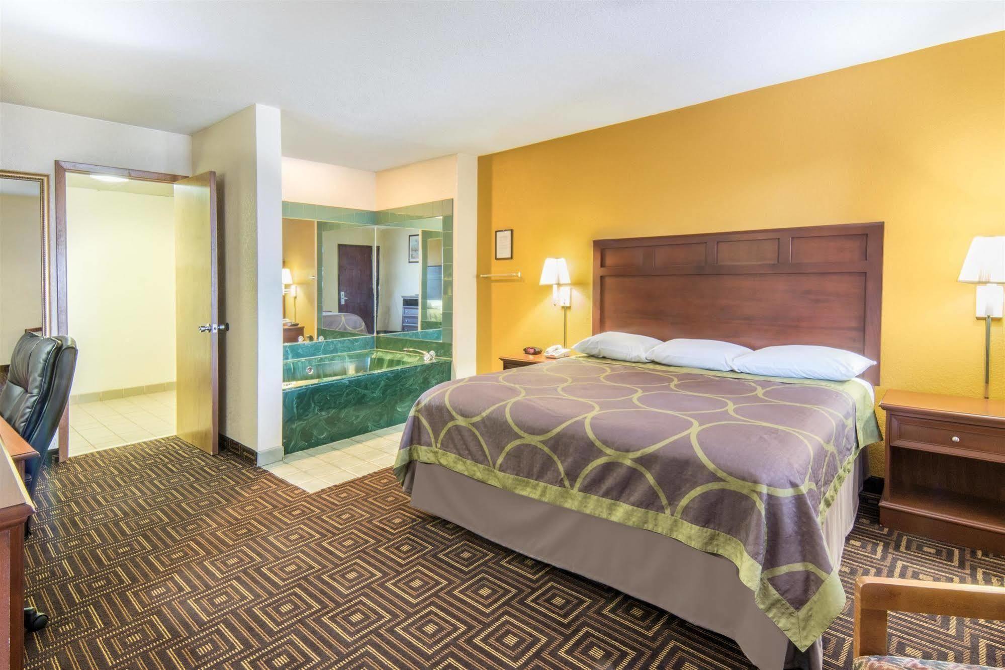 Super 8 By Wyndham Seguin Hotel Luaran gambar