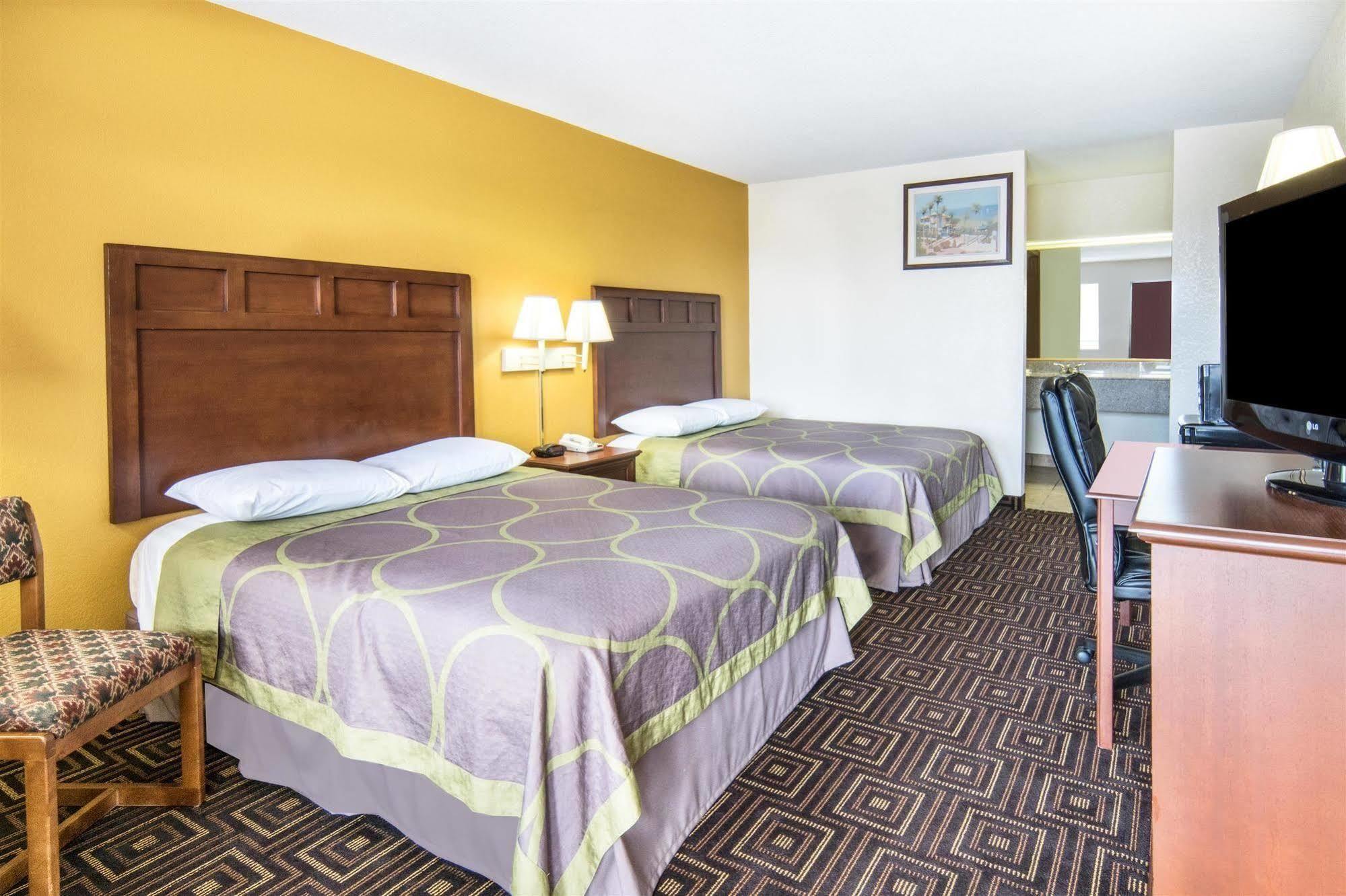 Super 8 By Wyndham Seguin Hotel Luaran gambar