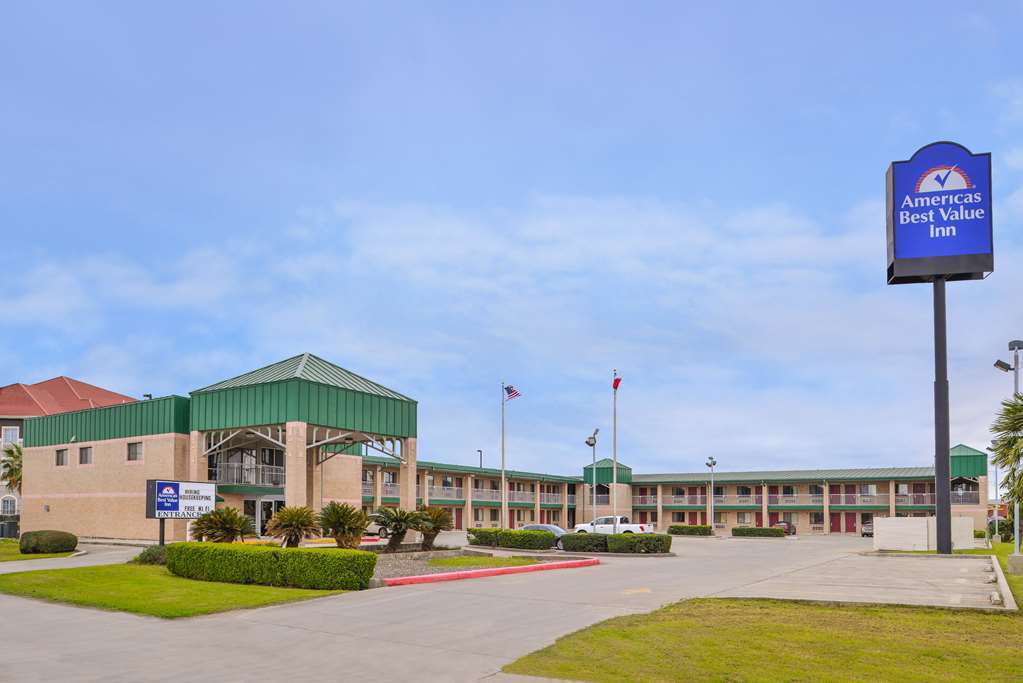 Super 8 By Wyndham Seguin Hotel Luaran gambar